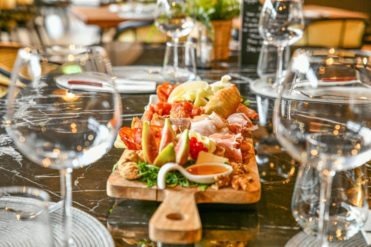 Neuchatel City Hotel Bagian luar foto