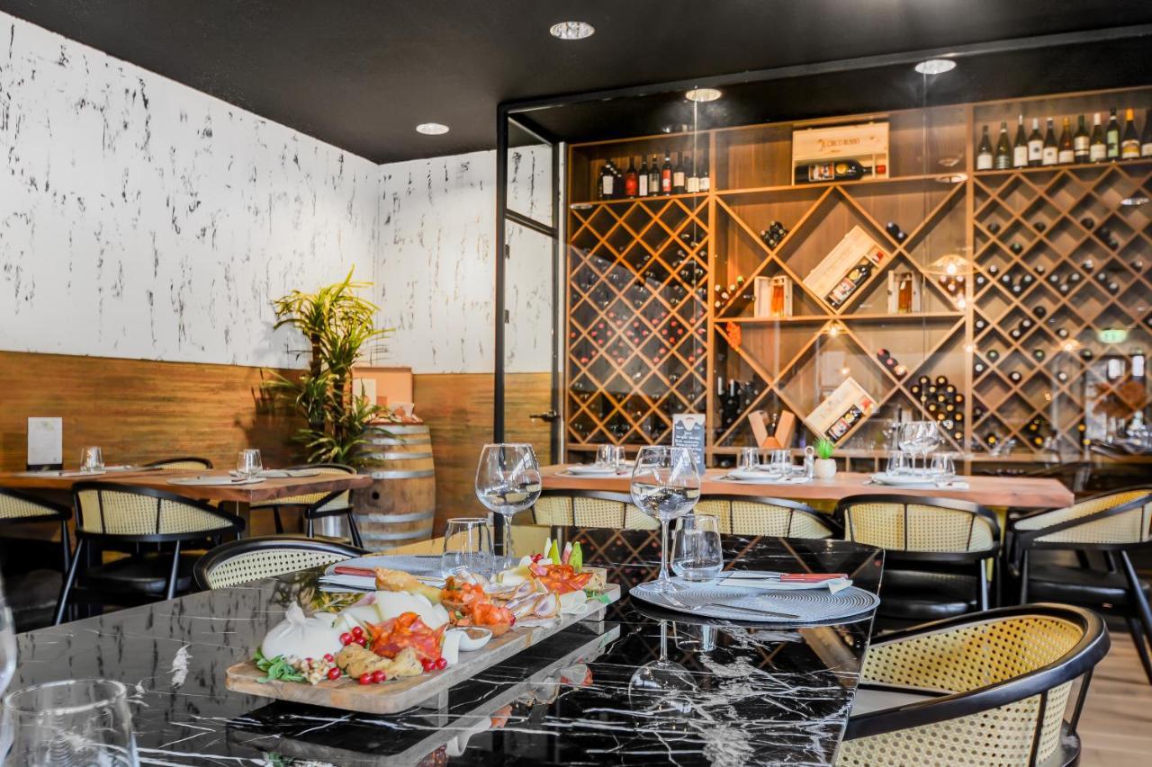 Neuchatel City Hotel Bagian luar foto