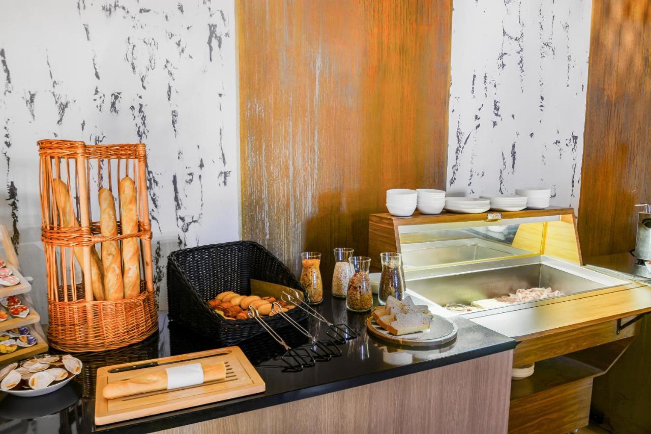 Neuchatel City Hotel Bagian luar foto