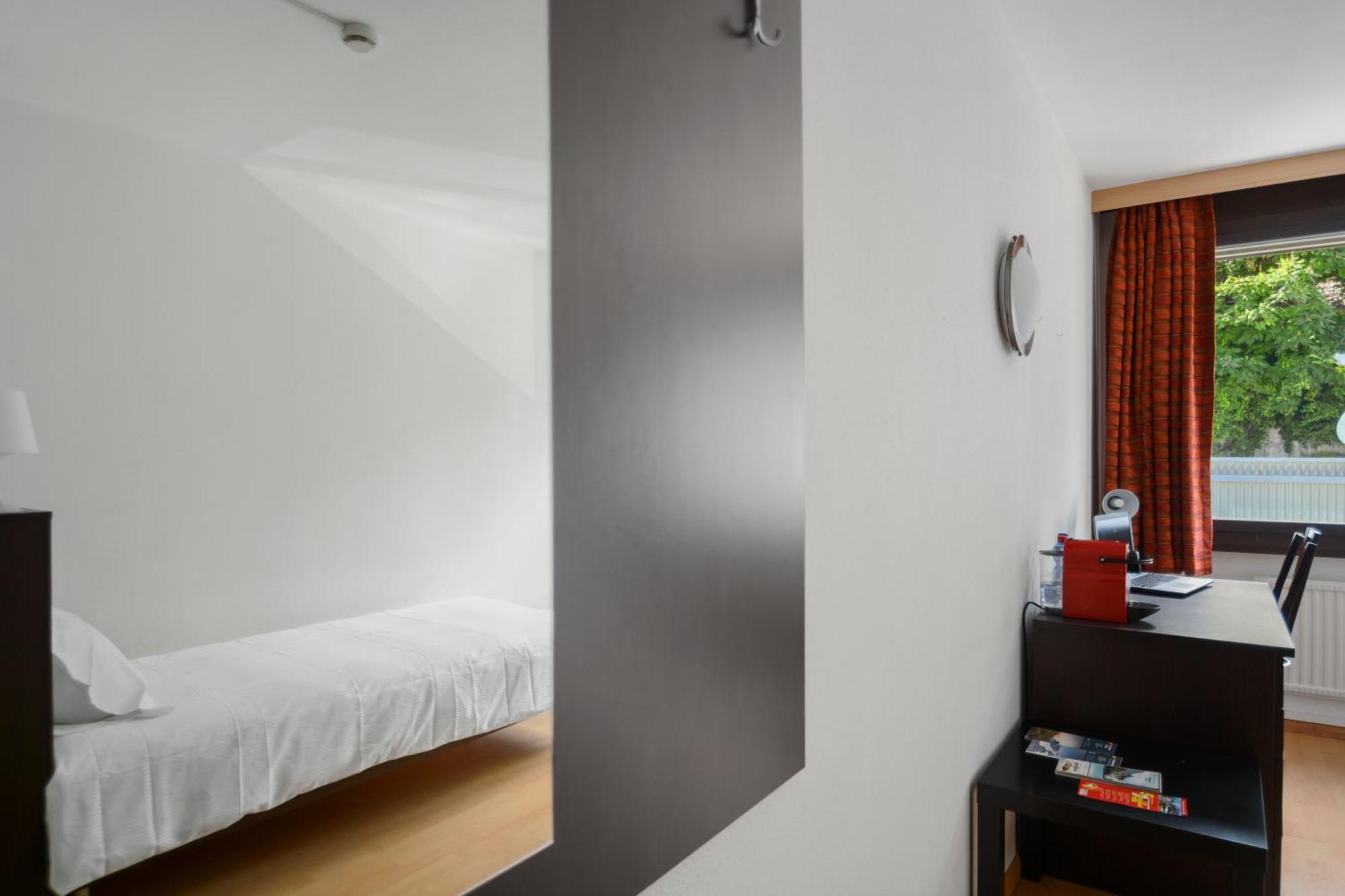 Neuchatel City Hotel Bagian luar foto