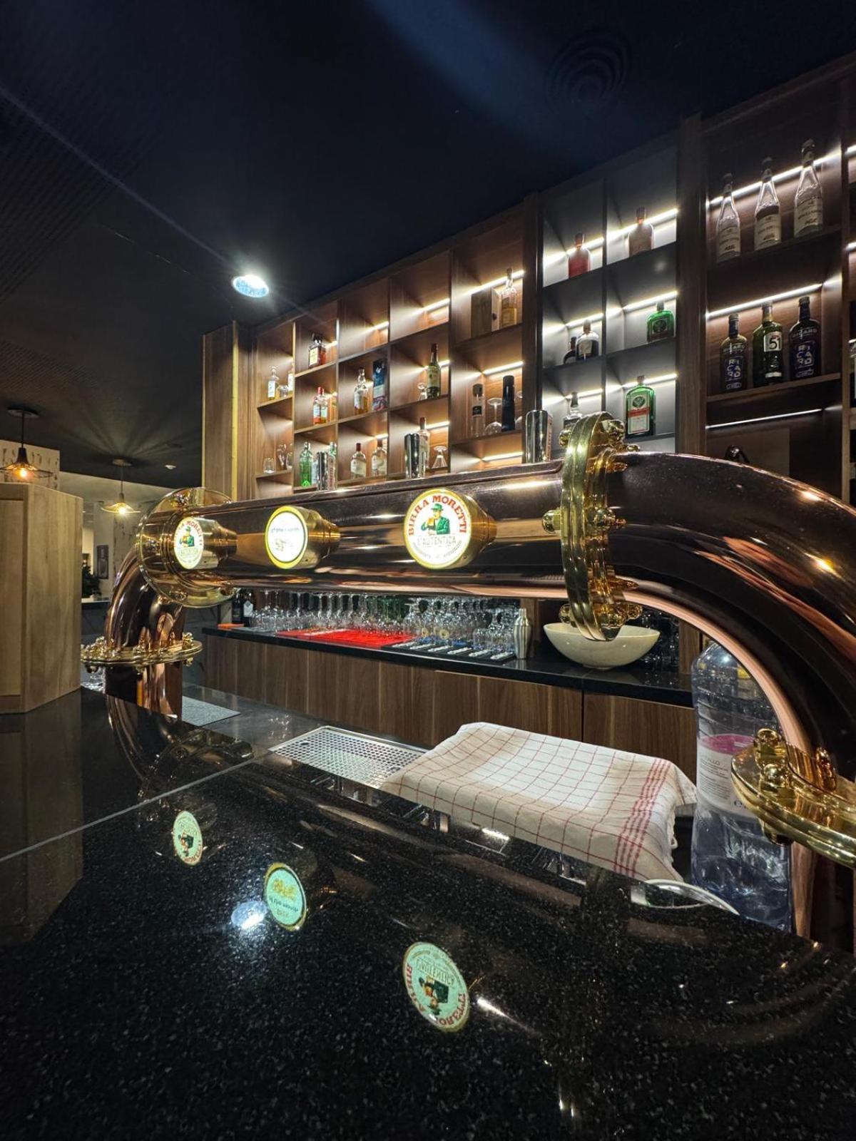 Neuchatel City Hotel Bagian luar foto