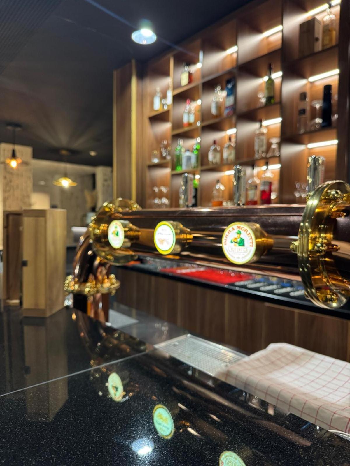 Neuchatel City Hotel Bagian luar foto