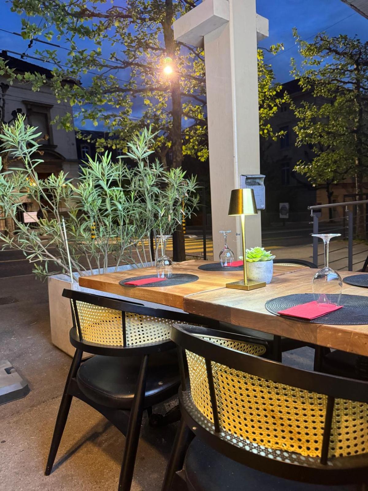 Neuchatel City Hotel Bagian luar foto
