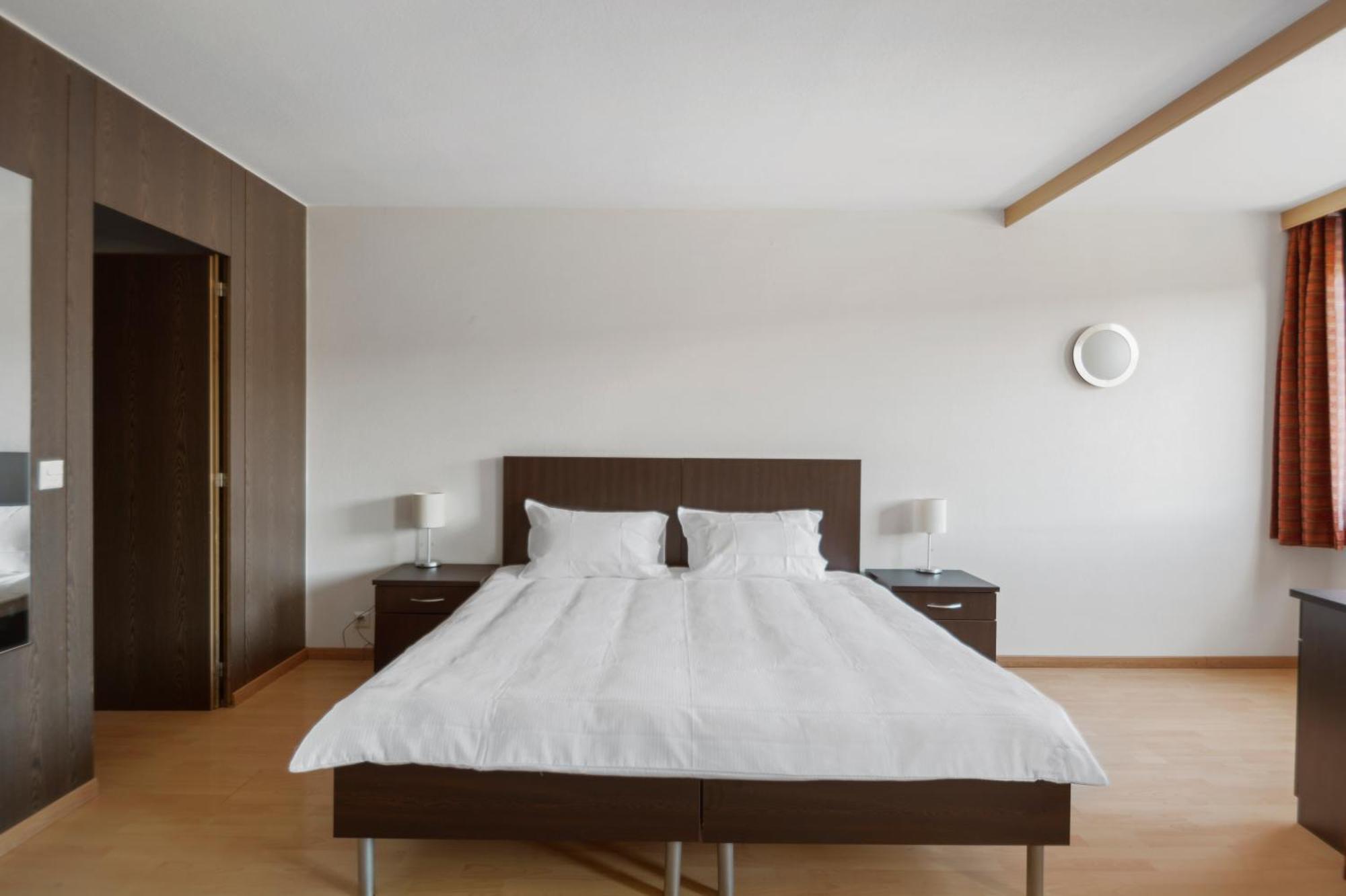 Neuchatel City Hotel Bagian luar foto